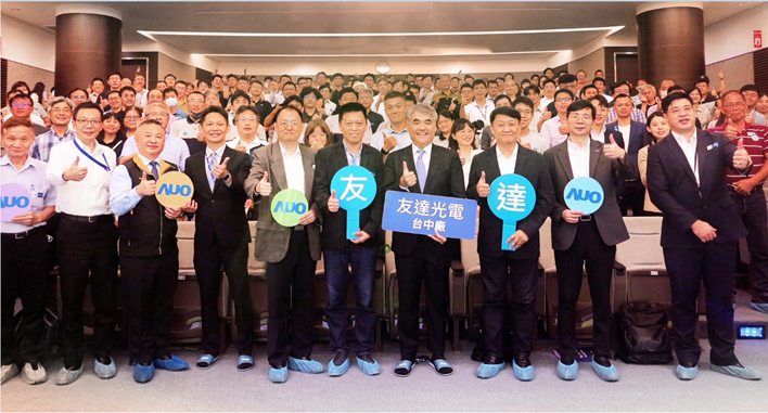 友達以太陽能解決方案領航者，跨足建築領域，4日在台中廠區舉辦「光電建築一體化研討會」，邀請產業先驅共同推動綠化，打造新一代智慧綠建築。